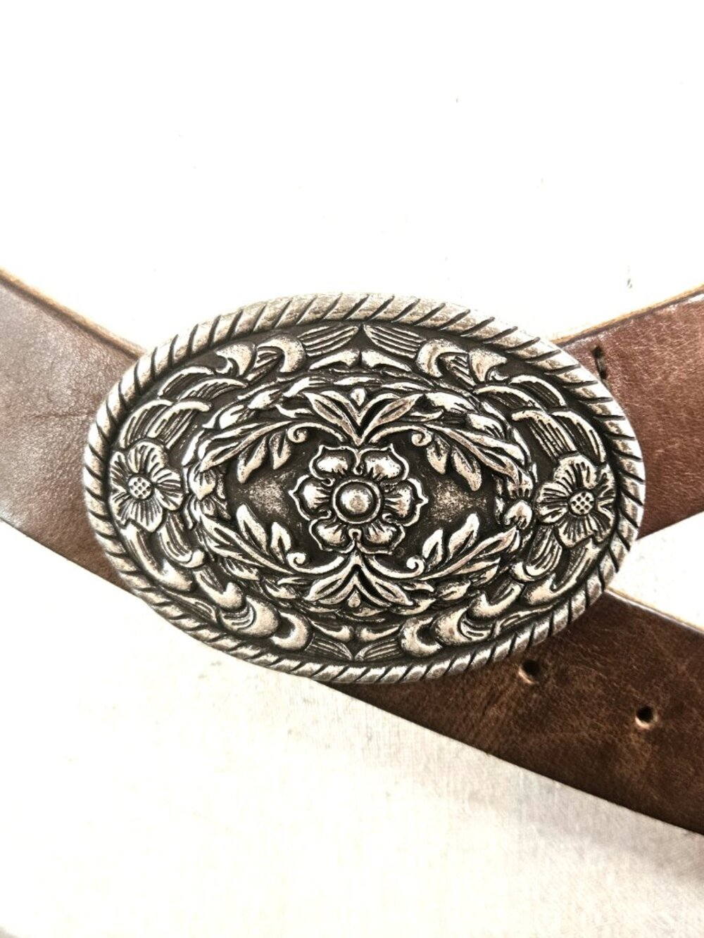 Western Style Brown 36” Leather Belt Silver-Toned Floral Scrolled Oval Buckle - Picture 2 of 2